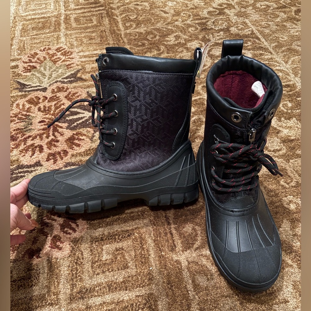 NWT Tommy Hilfiger Black ilhena Rain and Winter Boots